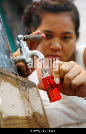 Tahiti, Französisch-Polynesien, 2013: Monoi-Produktionsanlage Stockfoto