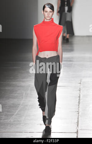 New York, USA. 16. September 2015. Demoo Parkchoonmoo Frühjahr Sommer 2016 Runway-Kollektion auf der New York Fashionweek. Bildnachweis: Credit: Rudy k/Alamy Live News Stockfoto