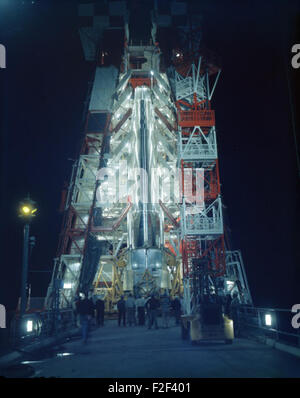 Dieses Bild, das in der Atlas negative Collection aufgenommen wurde, dokumentiert die wichtigsten Phasen des Atlas Raketenprogramms, wobei der Schwerpunkt auf operativen Testflügen und der Integration neuer Technologien in Raketensysteme liegt. Stockfoto