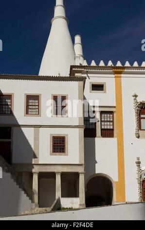 SINTRA, PORTUGAL - 25. Oktober 2014: Architektonische Close Up von Sintra Nationalpalast in Sintra, Unesco Welt-Kulturerbe-Stadt Stockfoto