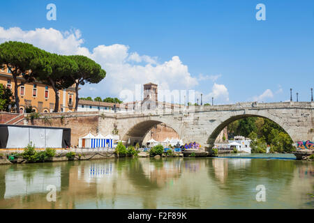 Der Pons Cestius Brücke ein römischen Stein zu Tiber Insel im Fluss Tiber Rom Italien Roma Lazio EU Europa Stockfoto