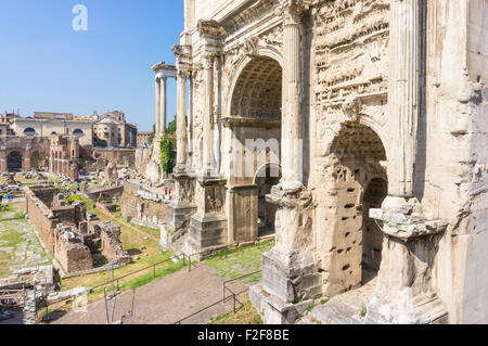 Der Bogen des Septimius Severus im Roman Forum oder im Forum Romanum, das Zentrum des antiken römischen Lebens Rom Italien Lazio EU Europa Stockfoto