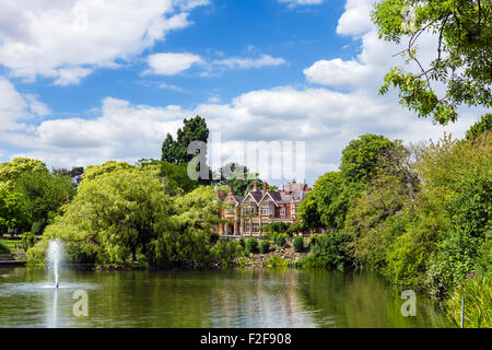Der See und Mansion Haus in Bletchley Park, Buckinghamshire, England, UK Stockfoto