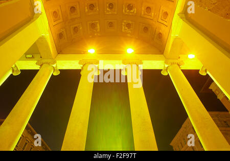 Detail der Spalten der Kathedrale St. Antonio, Triest - Italien Stockfoto