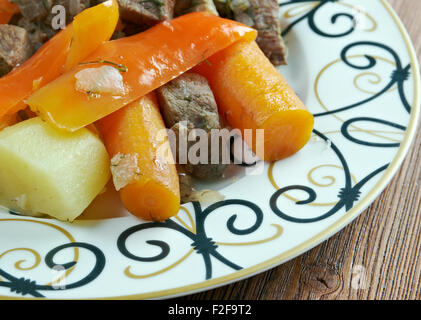 Khorkhog-Grill Teller in der mongolischen Küche. Stockfoto