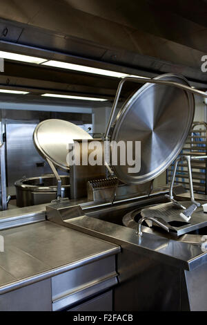 Profi-Küche in einem der Kantine einer Gemeinschaft Stockfoto