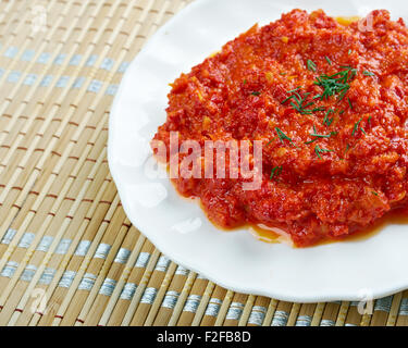 Muhammara - Paprika Dip ursprünglich aus Aleppo, Syrien, in der Levante und türkische Küche Stockfoto