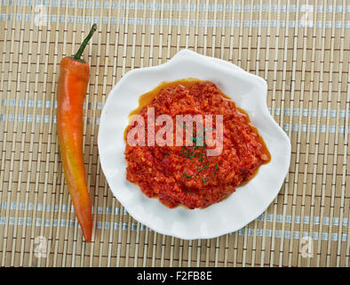 Muhammara - Paprika Dip ursprünglich aus Aleppo, Syrien, in der Levante und türkische Küche Stockfoto