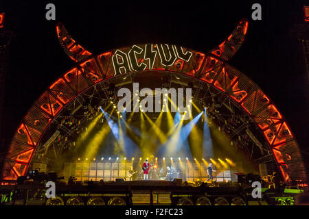 Chicago, Illinois, USA. 15. Sep, 2015. AC/DC tritt während der Rock or Bust Tour im Wrigley Field in Chicago, Illinois © Daniel DeSlover/ZUMA Draht/Alamy Live News Stockfoto