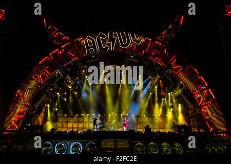 Chicago, Illinois, USA. 15. Sep, 2015. AC/DC tritt während der Rock or Bust Tour im Wrigley Field in Chicago, Illinois © Daniel DeSlover/ZUMA Draht/Alamy Live News Stockfoto