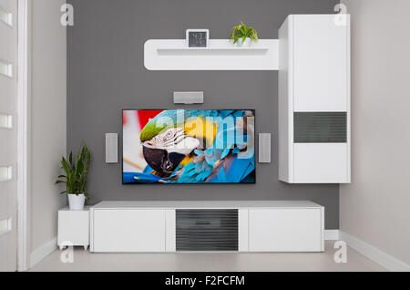 Moderne Wohnzimmer - TV und Lautsprecher Heimkino. Stockfoto