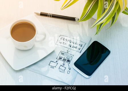 Designer-Schreibtisch mit responsive Web Design-Konzept Stockfoto