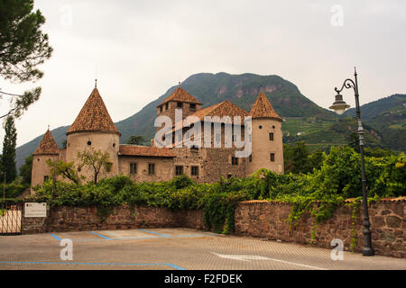 Blick auf Schloss Maretsch, Castel Mareccio in Bozen Stockfoto