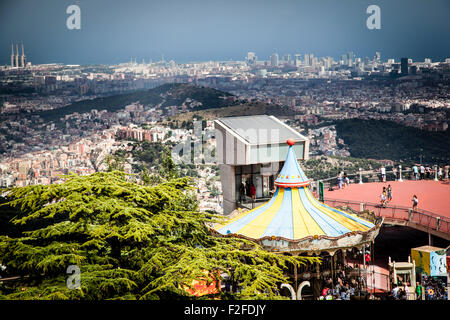 Blick von oben auf Tibidabo Vergnügungspark Stockfoto