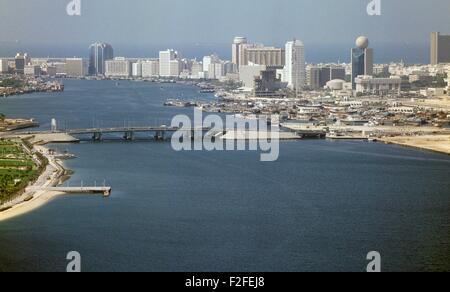 Dubai und Dubai Creek in den 1990er Jahren, vor dem großen Entwicklungsboom. Stockfoto