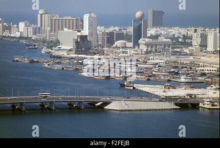 Dubai und Dubai Creek in den 1990er Jahren, vor dem großen Entwicklungsboom. Stockfoto