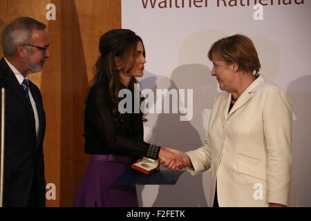 Berlin, Deutschland. 17. Sep, 2015. HRM Königin Rania von Jordanien erhält Walther-Rathenau-Award für internationale Politik im Rahmen einer offiziellen Zeremonie in das Auswärtige Amt. Bundeskanzlerin Angela Merkel statt Rede vor Königin Rania´s humanitäre Bemühungen am Flüchtlingskrise im Nahen Osten. Bildnachweis: Jakob Ratz/Pacific Press/Alamy Live-Nachrichten Stockfoto