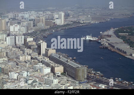 Dubai und Dubai Creek in den 1990er Jahren, vor dem großen Entwicklungsboom. Stockfoto