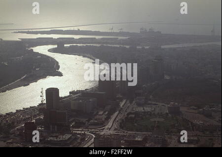 Dubai und Dubai Creek in den 1990er Jahren, vor dem großen Entwicklungsboom. Stockfoto