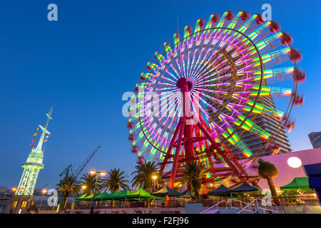 Kobe, Japan am Hafen Riesenrad. Stockfoto