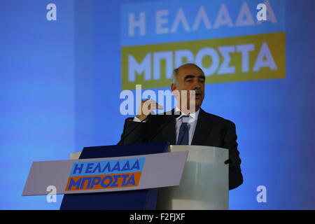 Athen, Griechenland. 17. Sep, 2015. Vangelis Meimarakis, Präsident von Néa Dimokratía, befasst sich mit der Wahlveranstaltung in Athen. Griechische konservative Partei Néa Dimokratía statt einer Wahlveranstaltung in Athen, drei Tage vor dem Wahltag. Parteipräsident Vangelis Meimarakis war der Hauptredner. Die Parteikämpfen mit SYRIZA für den ersten Platz in den Umfragen vor der Wahl. Bildnachweis: Michael Debets/Pacific Press/Alamy Live-Nachrichten Stockfoto