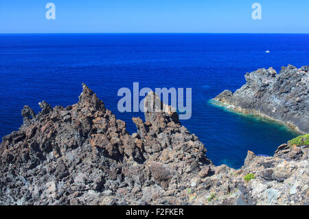 Blick auf die berühmte Insel Pantelleria Küste in Sizilien Stockfoto