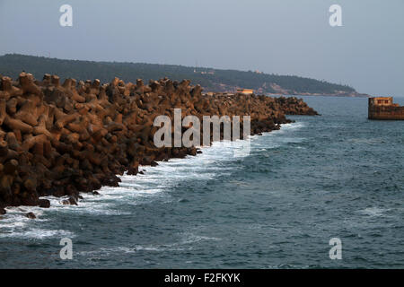 Riesige konkrete Hafen Abwehrkräfte Stockfoto