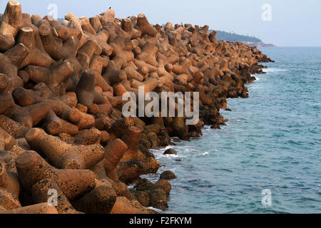 Riesige konkrete Hafen Abwehrkräfte Stockfoto