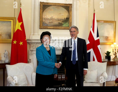 London, UK. 17. Sep, 2015. Chinesische Vize Premier Liu Yandong (L) trifft sich mit britischen Außenminister Philip Hammond in London 17. September 2015. Bildnachweis: Han Yan/Xinhua/Alamy Live-Nachrichten Stockfoto