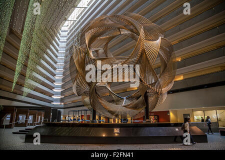 Skulptur "Eclipse" von Charles O. Perry in das Hyatt Regency Hotel in the Embarcadero 4, San Francisco, Kalifornien, USA Stockfoto