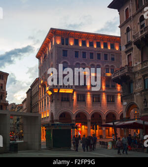 Triest, Italien - SEPTEMBER, 22: Ansicht der Piazza Goldoni bei Sonnenuntergang am 22. September 2014 Stockfoto