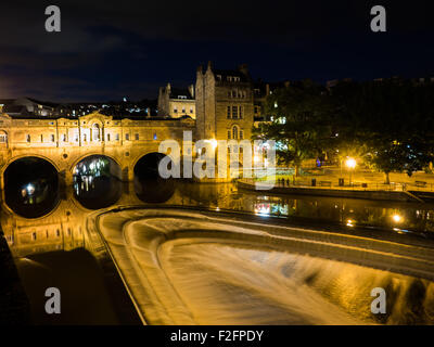 Die Pulteney-Brücke über den Fluss Avon Bath Somerset England Stockfoto