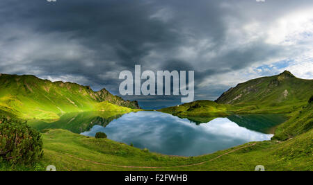 Schrecksee See mit den Allgäuer Bergen in den frühen Morgenstunden, Allgäuer Alpen, Allgäu, Bayern, Deutschland Stockfoto