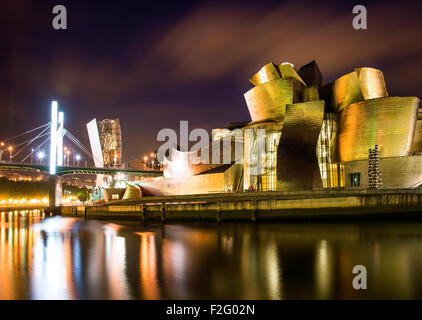 Guggenheim-Museum für moderne und zeitgenössische Kunst, entworfen von Frank Gehry, Bilbao, Vizcaya, Spanien Stockfoto