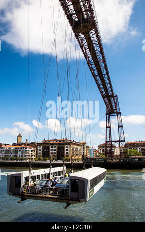 Vizcaya Brücke (Puente Colgante) – die weltweit älteste Schwebefähre über dem Fluss Nervion, Biskaya, Spanien Stockfoto