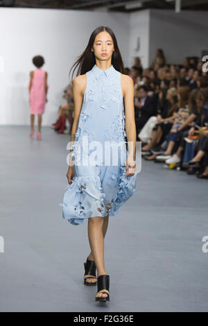 London, UK. 18. September 2015. London Fashion Week beginnt mit der Start-und Landebahn-Show des Designers J JS Lee an der BFC zeigen Raum in der Brewer Street. Bildnachweis: Lebendige Bilder/Alamy Live-Nachrichten Stockfoto