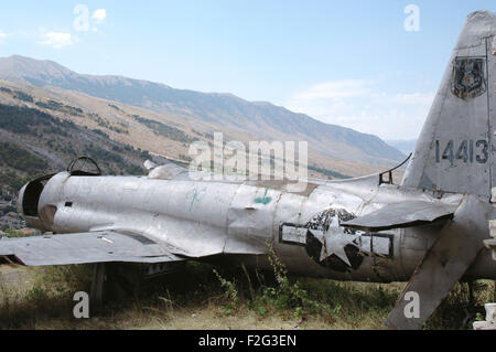 Amerikanische Luftwaffe Flugzeug landete in Albanien im Jahr 1957 während des Kalten Krieges. Gjirokaster Burg. Republik von Albanien. Stockfoto