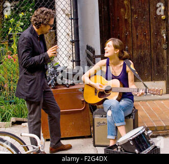 BEGIN AGAIN 2013 Weinstein Company Film mit Keira Knightley und Mark Ruffalo Stockfoto