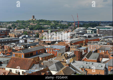 Guildford Surrey UK - Blick über die Stadt von der Schloss mit der Kathedrale im Hintergrund Stockfoto