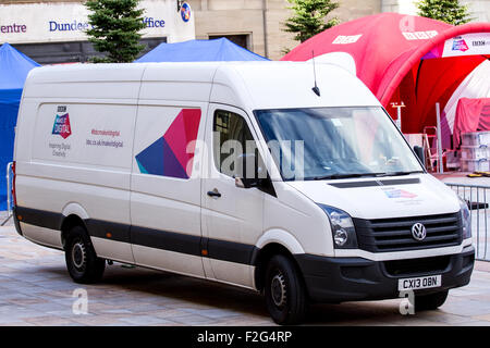 Dundee, Tayside, Scotland, UK, 18. September 2015. Dundee bereitet für die BBC "Make It Digital" Wochenende Vitrine. Die Tour findet bei Dundee City Square am Samstag 19. und Sonntag 20. September und ist von 1000-1700 am Samstag bis 1100 – 1700 am Sonntag geöffnet. BBC Weather die Variablen in der Jet-Stream gefunden verwendet, um Besucher zu den Grundlagen der Programmierung einführen. Doctor Who bietet die Möglichkeit, sich mit Codierung durch Programmierung des Doktors Erzfeind, der Daleks auseinanderzusetzen. © Dundee Photographics / Alamy Live News. Stockfoto