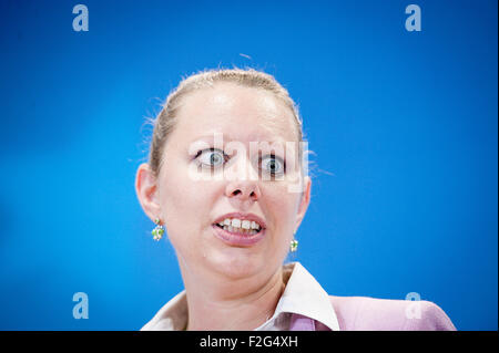 Brüssel, Bxl, Belgien. 18. Sep, 2015. Carole DIESCHBOURG Umweltminister Luxemburgs gibt eine Pressekonferenz nach der europäischen Umwelt-Minister treffen in Brüssel am 18.09.2015 von Wiktor Dabkowski Credit: Wiktor Dabkowski/ZUMA Draht/Alamy Live News Stockfoto