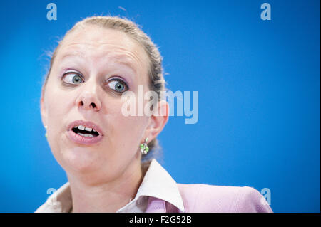 Brüssel, Bxl, Belgien. 18. Sep, 2015. Carole DIESCHBOURG Umweltminister Luxemburgs gibt eine Pressekonferenz nach der europäischen Umwelt-Minister treffen in Brüssel am 18.09.2015 von Wiktor Dabkowski Credit: Wiktor Dabkowski/ZUMA Draht/Alamy Live News Stockfoto