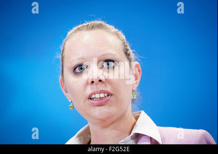 Brüssel, Bxl, Belgien. 18. Sep, 2015. Carole DIESCHBOURG Umweltminister Luxemburgs gibt eine Pressekonferenz nach der europäischen Umwelt-Minister treffen in Brüssel am 18.09.2015 von Wiktor Dabkowski Credit: Wiktor Dabkowski/ZUMA Draht/Alamy Live News Stockfoto