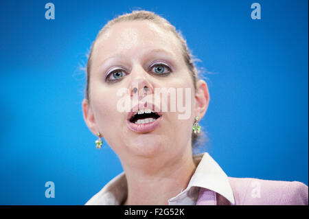 Brüssel, Bxl, Belgien. 18. Sep, 2015. Carole DIESCHBOURG Umweltminister Luxemburgs gibt eine Pressekonferenz nach der europäischen Umwelt-Minister treffen in Brüssel am 18.09.2015 von Wiktor Dabkowski Credit: Wiktor Dabkowski/ZUMA Draht/Alamy Live News Stockfoto