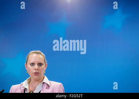 Brüssel, Bxl, Belgien. 18. Sep, 2015. Carole DIESCHBOURG Umweltminister Luxemburgs gibt eine Pressekonferenz nach der europäischen Umwelt-Minister treffen in Brüssel am 18.09.2015 von Wiktor Dabkowski Credit: Wiktor Dabkowski/ZUMA Draht/Alamy Live News Stockfoto