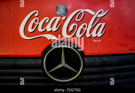 Lieferwagen von Coca Cola, Mercedes-Benz-el Camión de Reparto de Coca Cola, Mercedes-Benz Stockfoto