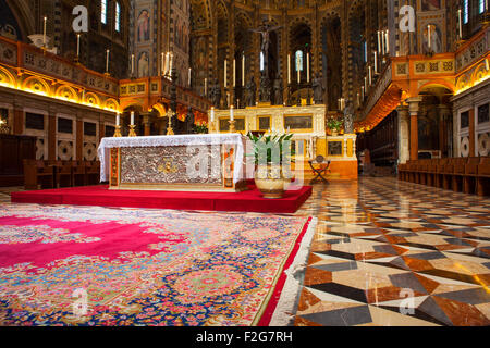 Padua, Italien - 24 AUGUST: Innenraum der päpstlichen Basilika des Heiligen Antonius von Padua am 24. August 2014 Stockfoto