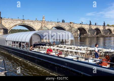 Prag Flussboot Tschechische Republik Stockfoto