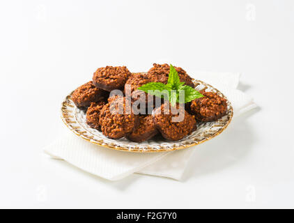 Kein Backen Schoko-Cookies mit Quinoa-crispies Stockfoto