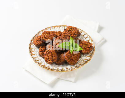 Kein Backen Schoko-Cookies mit Quinoa-crispies Stockfoto